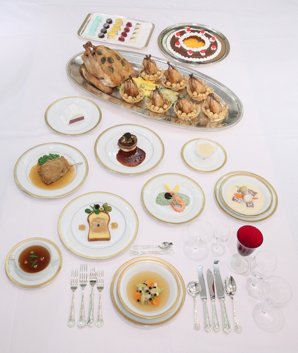 明治天皇の午餐会(1887(明治20)年5月13日)の料理の再現模型 明治記念館蔵