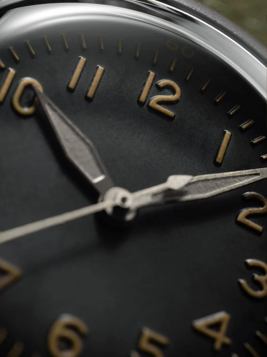 Neptune 44 – Black