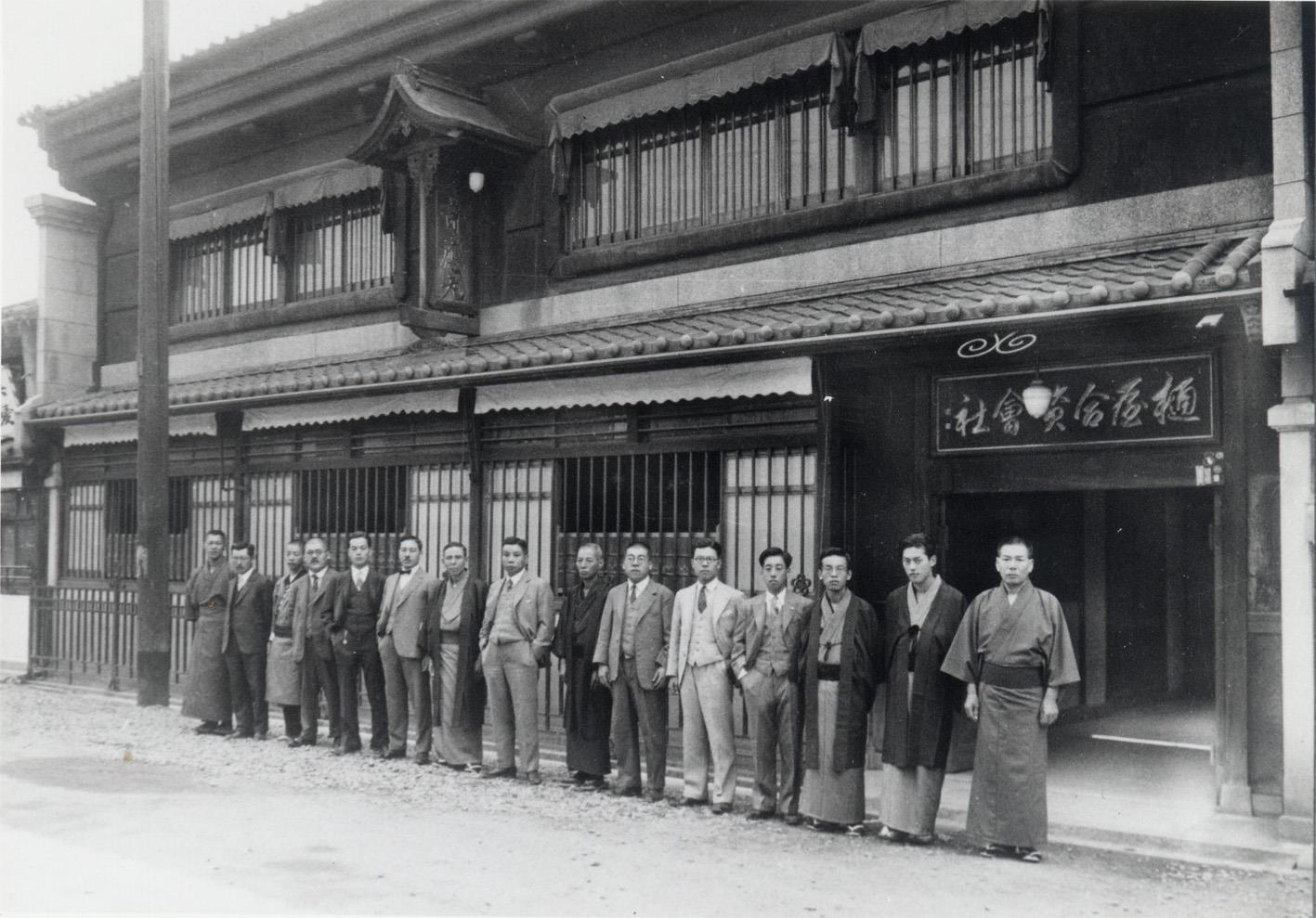 夜泣きのお薬「ひや・きおーがん」の樋屋製薬(写真:大正5年ごろ)