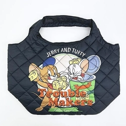 ふっくらキルティングが可愛すぎる!トムとジェリーの大容量トートで冬のおでかけ