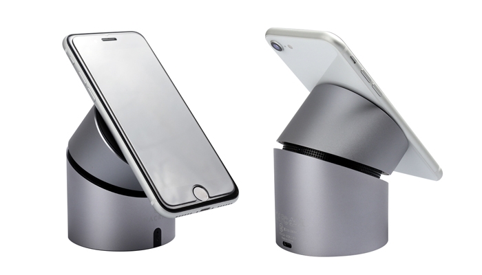 ツイスト(回転)して角度を調節する便利なスタンド機能