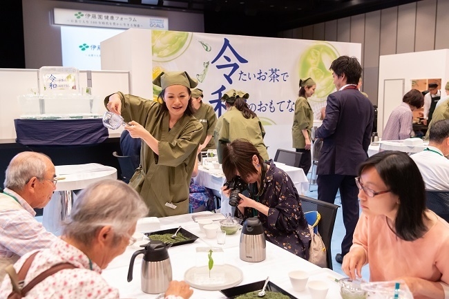 【視る】氷水出し緑茶コーナー えっ!?急須に氷?驚き体験