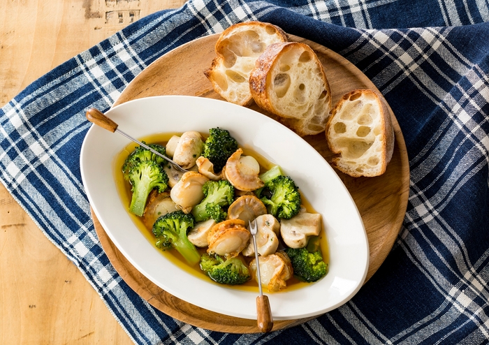 ブロッコリーとマッシュルームのアヒージョ ガーリックシュリンプ風味