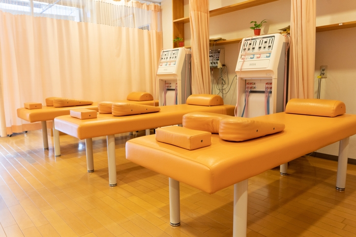 通常の施術ベッド3台