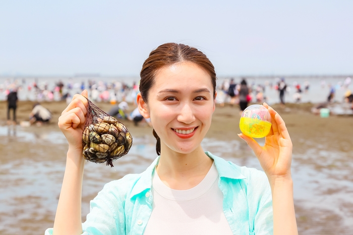 潮干狩り場 貝とカプセル