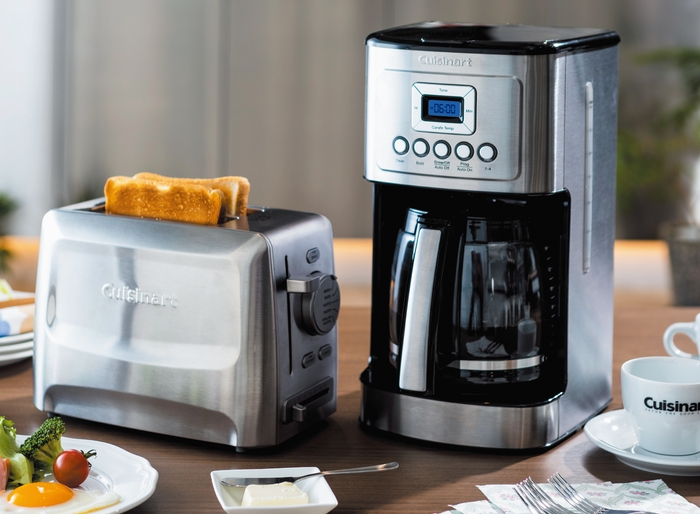 クイジナート  メタルトースター(2枚用) CPT-620J(左)と同14カップ ドリップ式コーヒーメーカー(シルバーステンレス) DCC3200SJ(右)