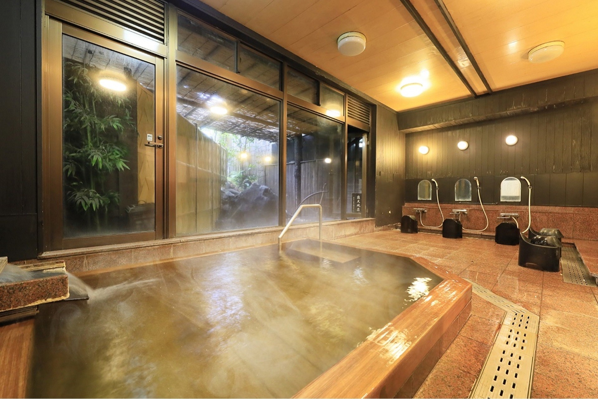 まろやかで優しい湯ざわりの<温泉>