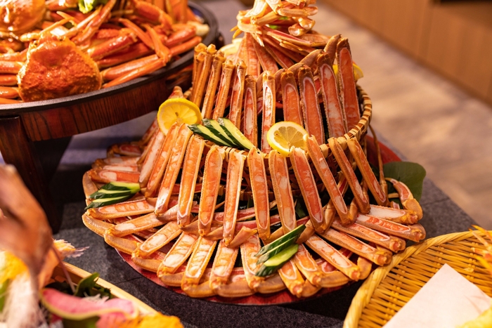 食べ放題!人気沸騰中の「カニ刺し」タワー
