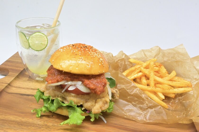 旨辛阿波チキバーガー