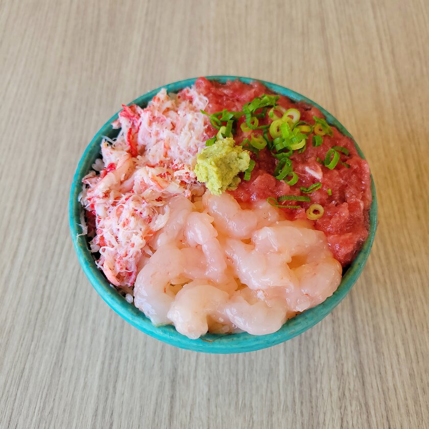 えび・かに・本マグロ丼