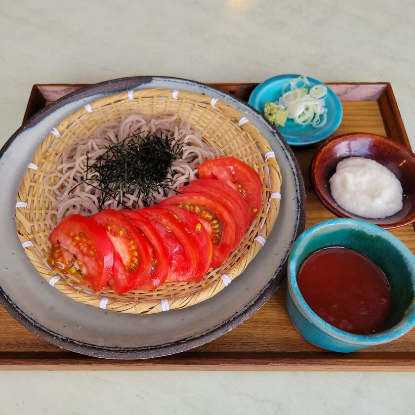 冷やしトマト、自然薯そばトマつゆで<冷>